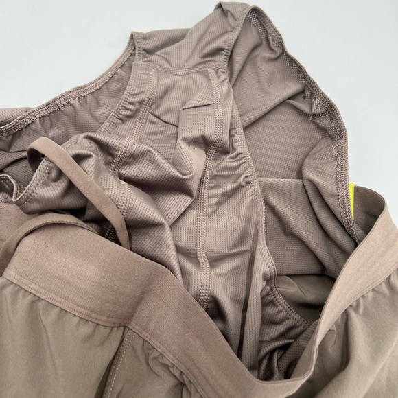 Women’s all in motion 5 “ run shorts w/ built in underwear. Size XL Color Brown. - Picture 7 of 7